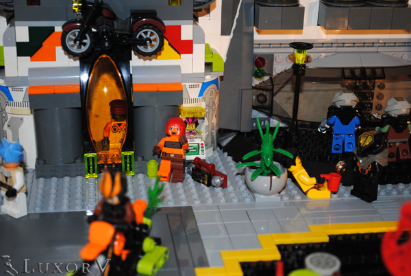 livingtheplaza_007.jpg