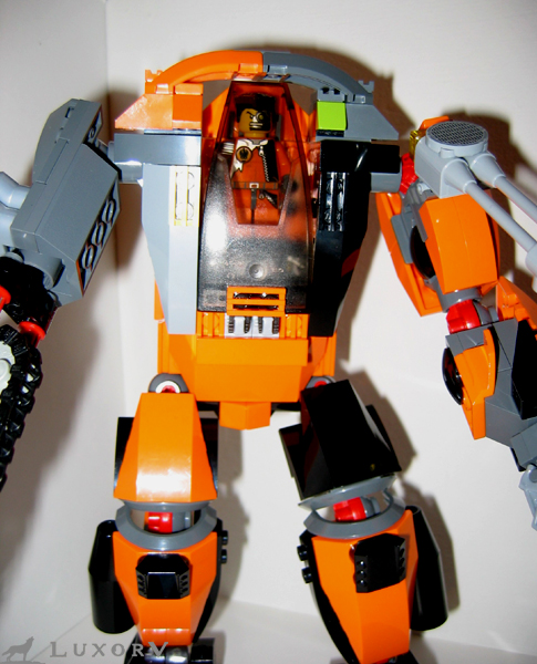 sawfistmech_001.jpg