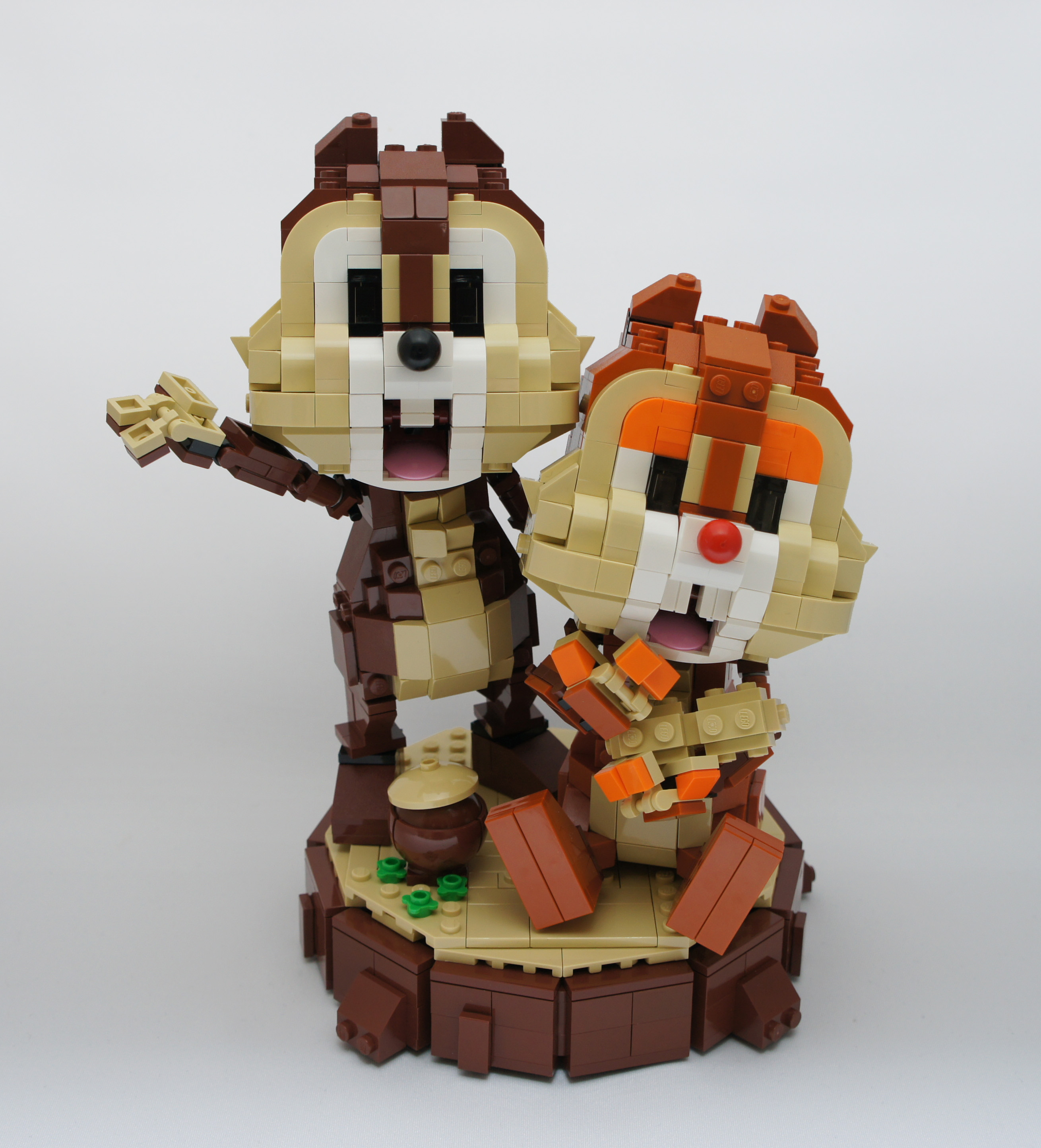 01_chipanddale.jpg