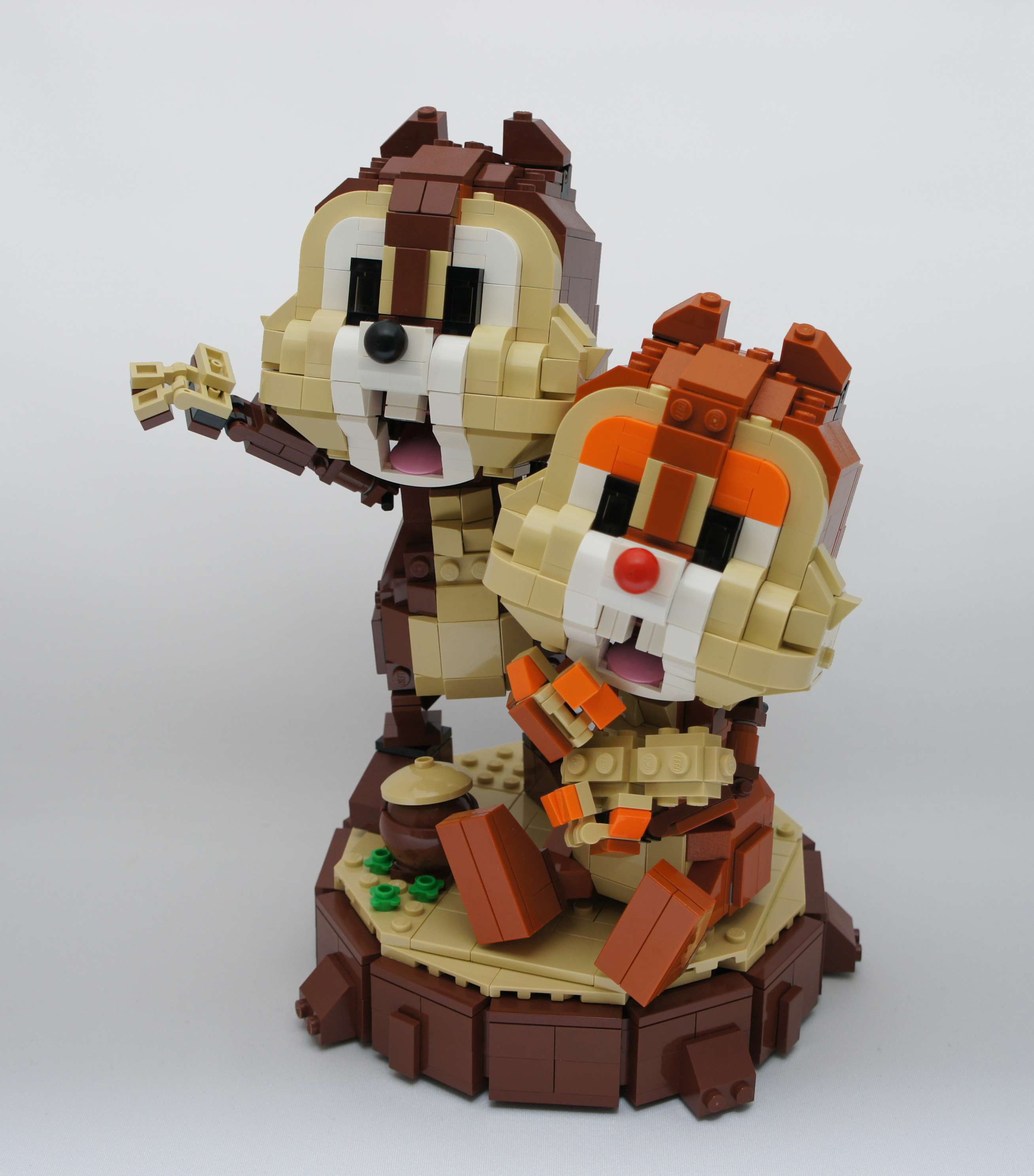 02_chipanddale.jpg