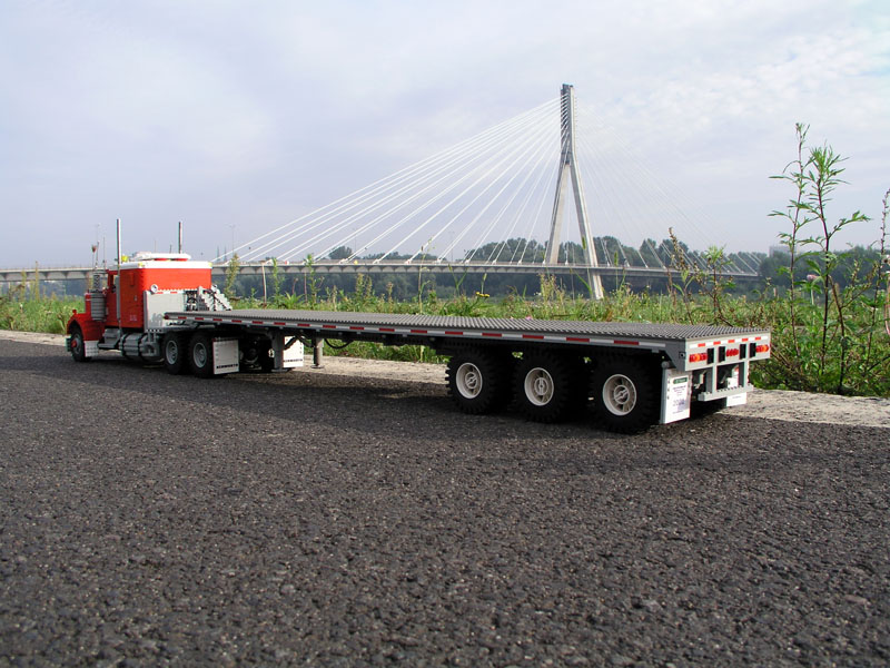 kenworth_w900_longnose_flatbed_trailer_02.jpg