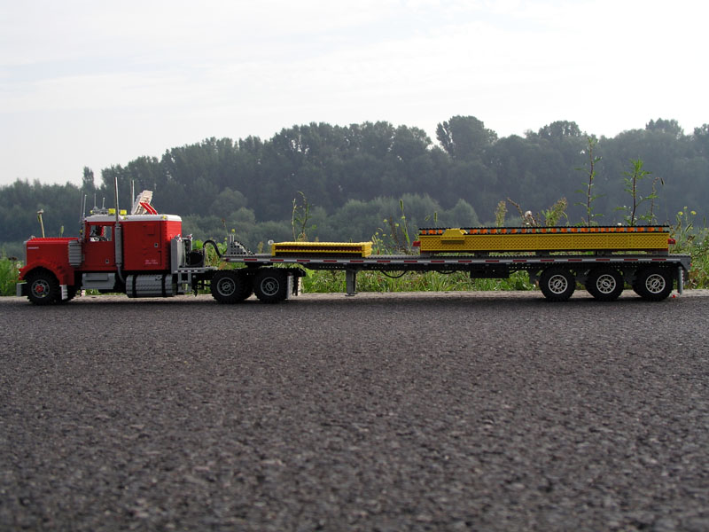 kenworth_w900_longnose_flatbed_trailer_05.jpg