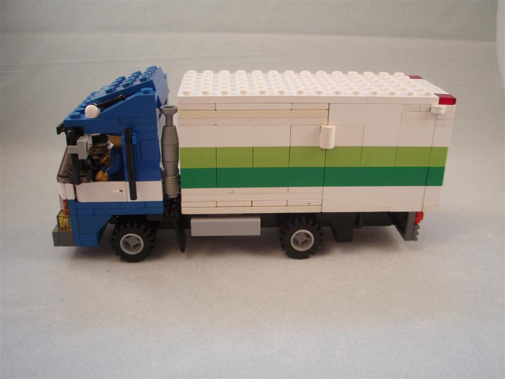 bluetruck02.jpg