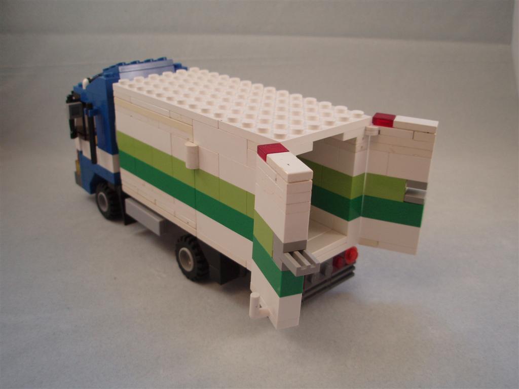 bluetruck03.jpg