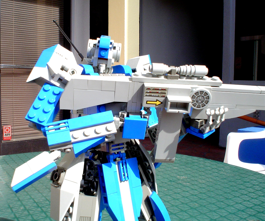 bluemecha_dynamic_withrifle_closeup.jpg