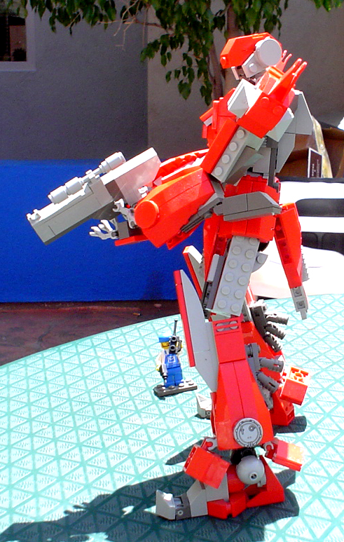 redmecha_var1_stance03_side.jpg