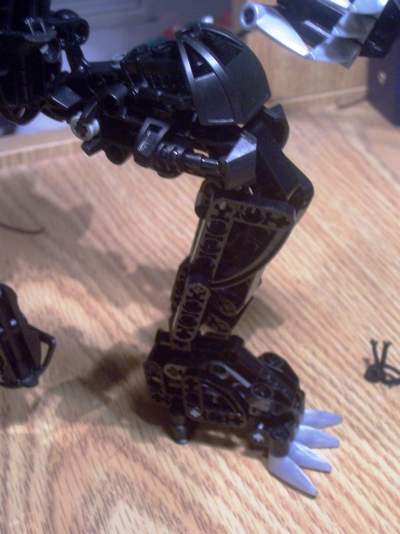 makuta_leg.jpg