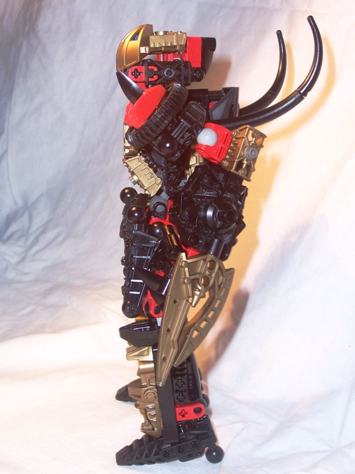 makuta_left.jpg