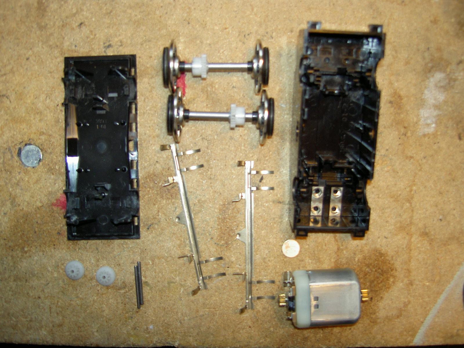 motor_parts_disassembled.jpg