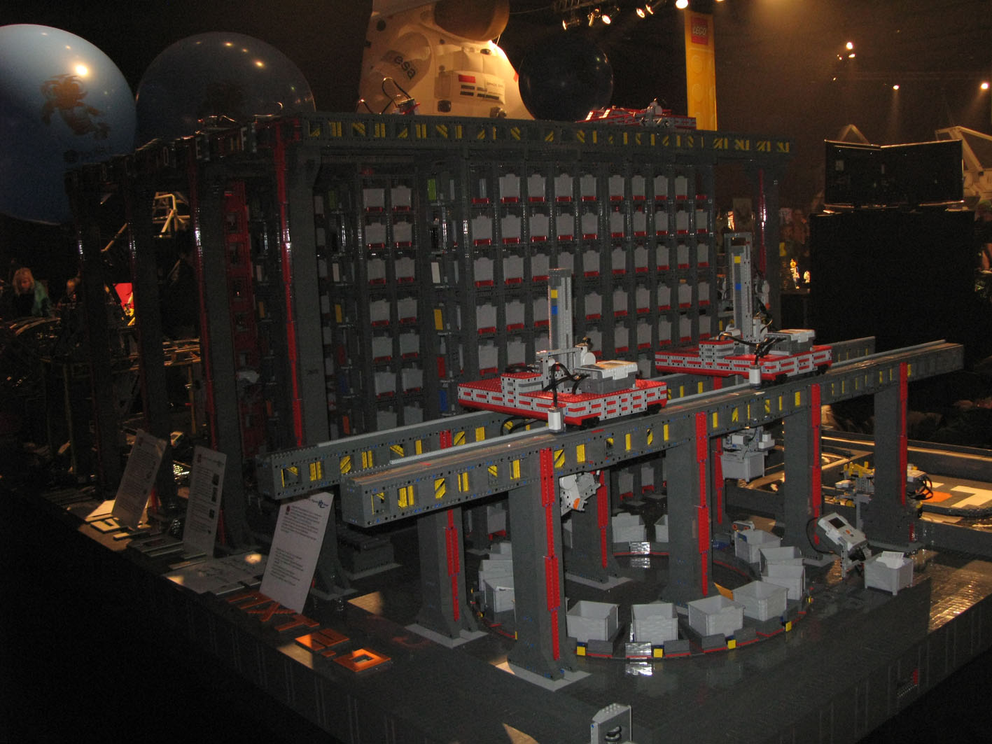 legoworld-automated_warehouse.jpg