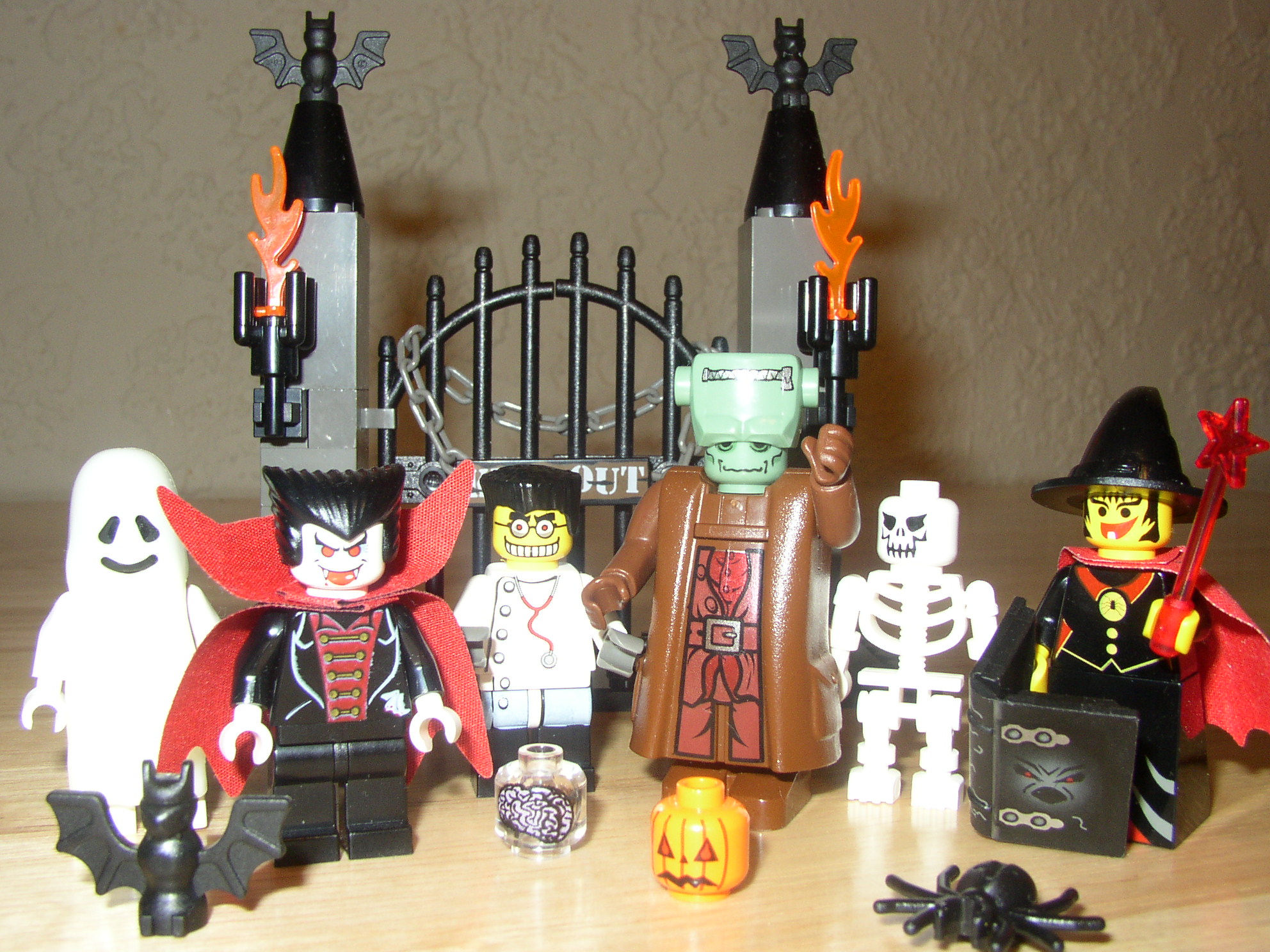halloweenfigs02.jpg