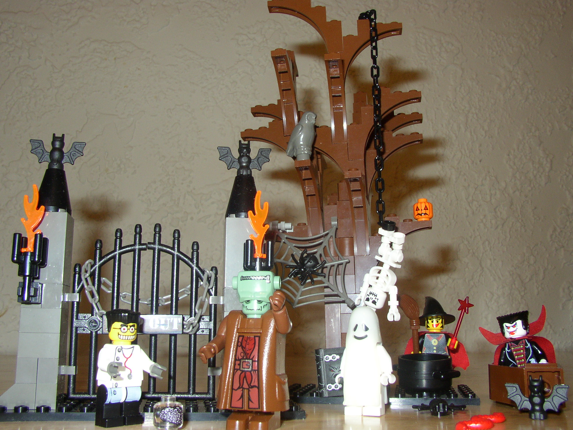 halloweenfigs03.jpg