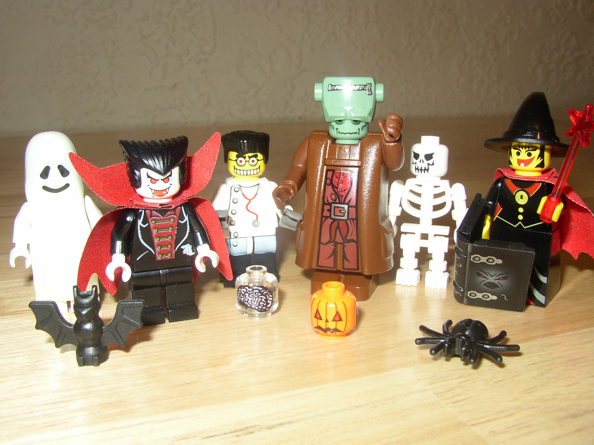 halloweenfigs01.jpg