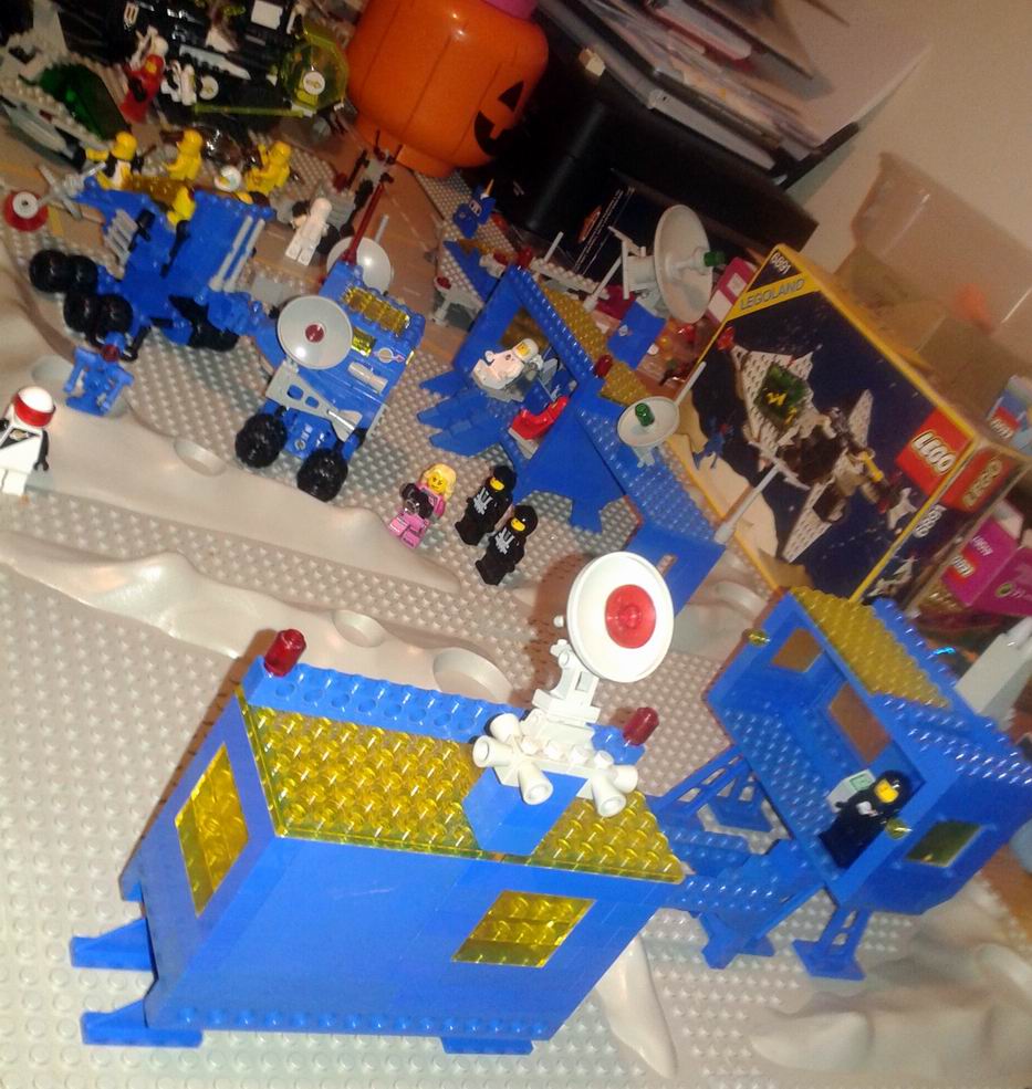 lego_space_moc_build_1.jpg