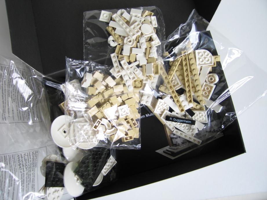 lego_21004_guggenheim_museum_05.jpg