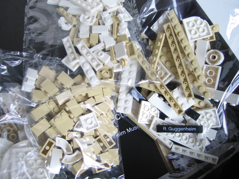 lego_21004_guggenheim_museum_06.jpg
