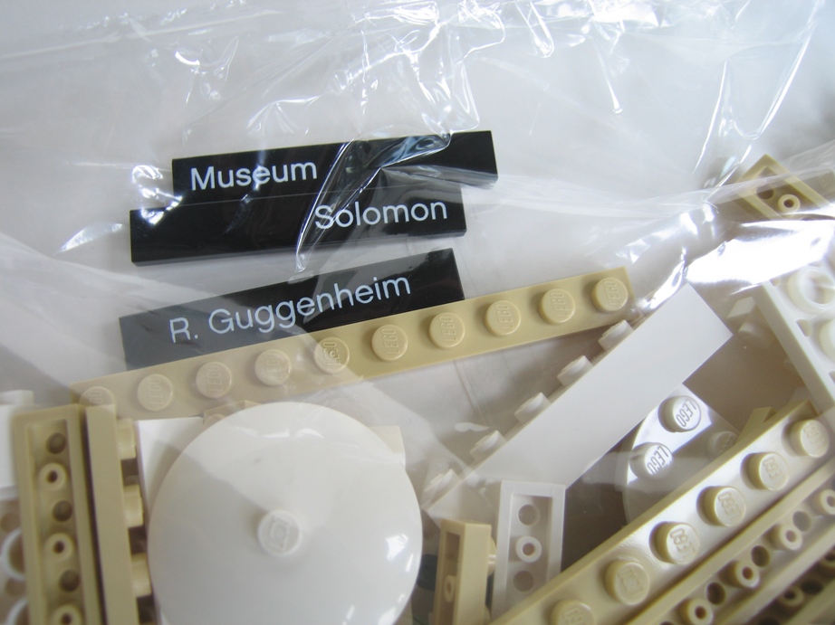 lego_21004_guggenheim_museum_07.jpg
