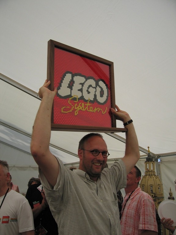 002_lego_75_years.jpg