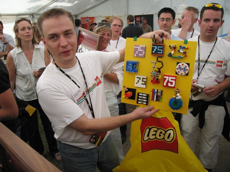 003_lego_75_years.jpg