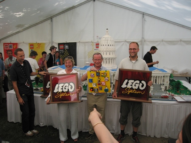 004_lego_75_years.jpg