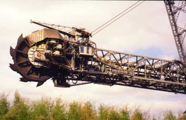 x_real_excavator_02.jpg