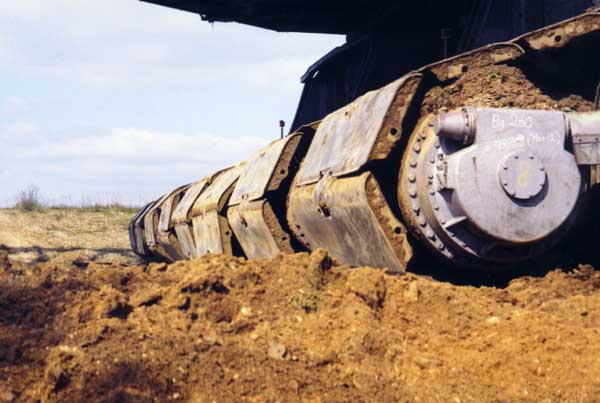 x_real_excavator_04.jpg