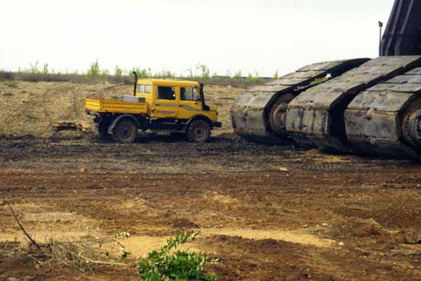 x_real_excavator_06.jpg