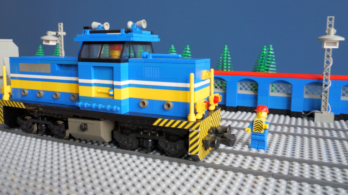 old-blue-diesel-engine-01.jpg