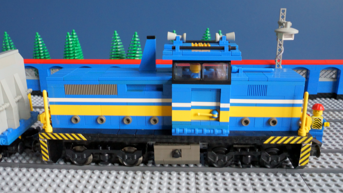 old-blue-diesel-engine-03.jpg