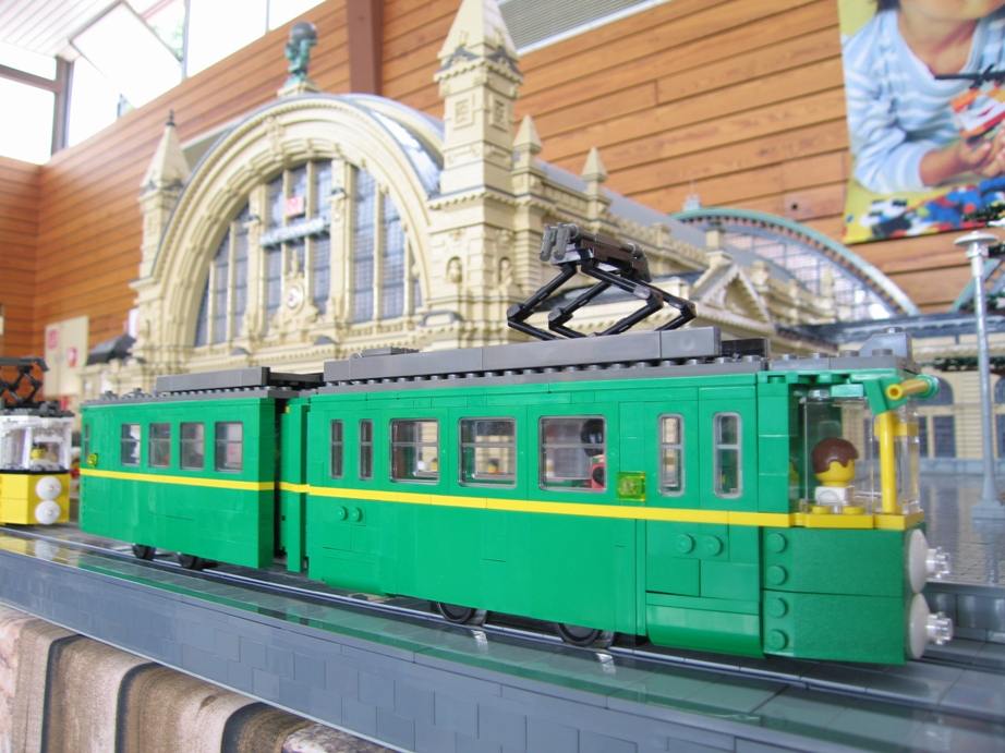 020_green_tram.jpg