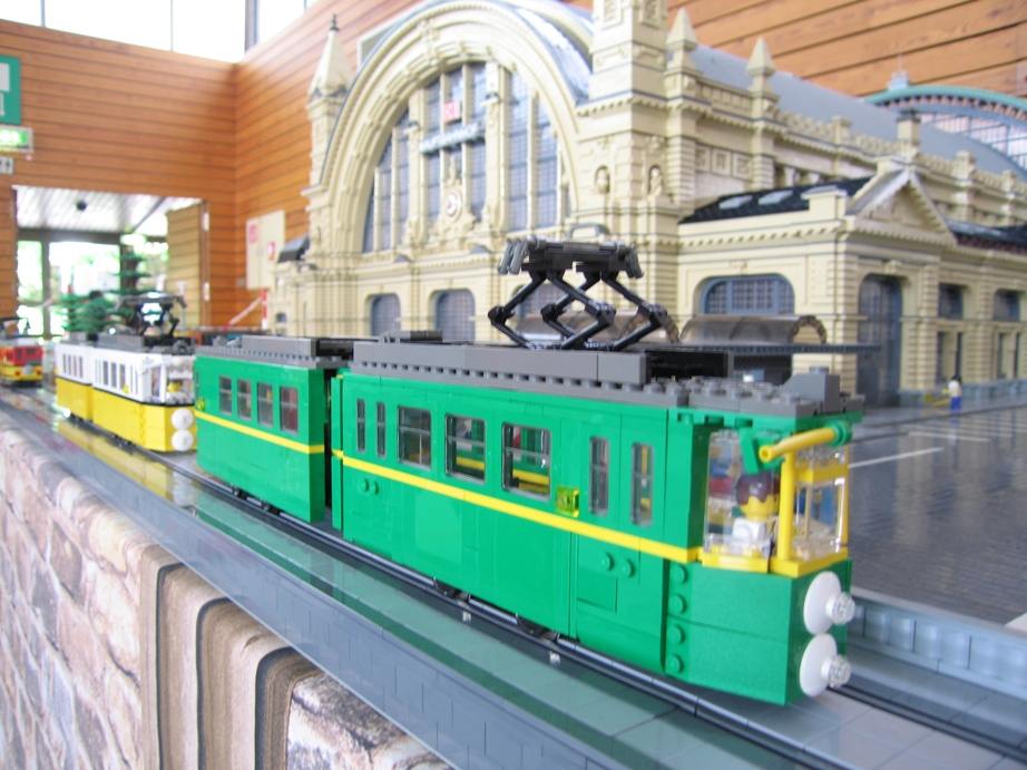 021_green_tram.jpg