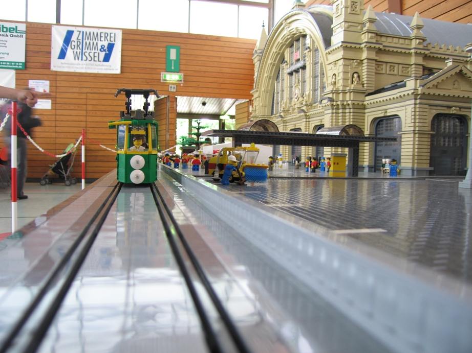 027_green_tram.jpg