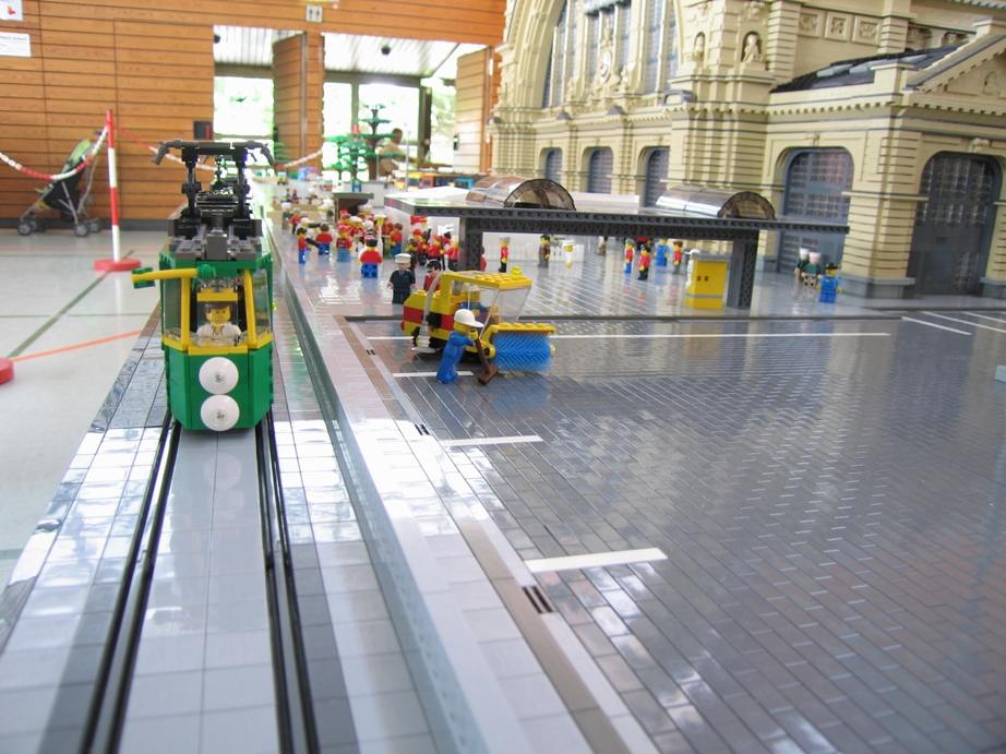 028_green_tram.jpg