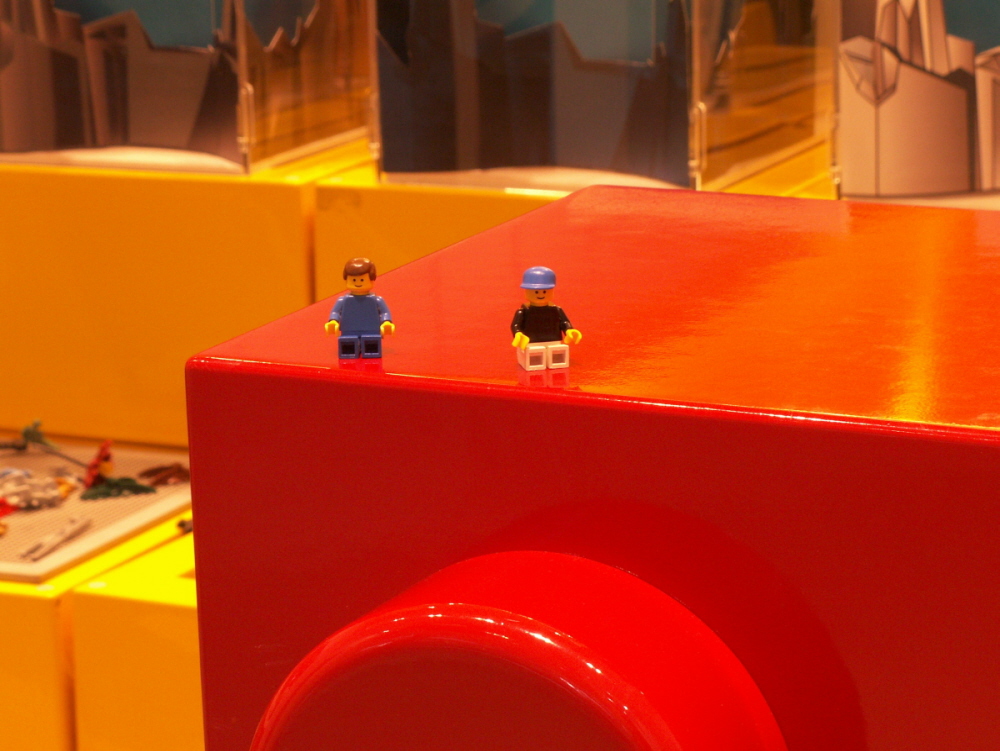 13c_inside_lego_store_schaumburg_il.jpg