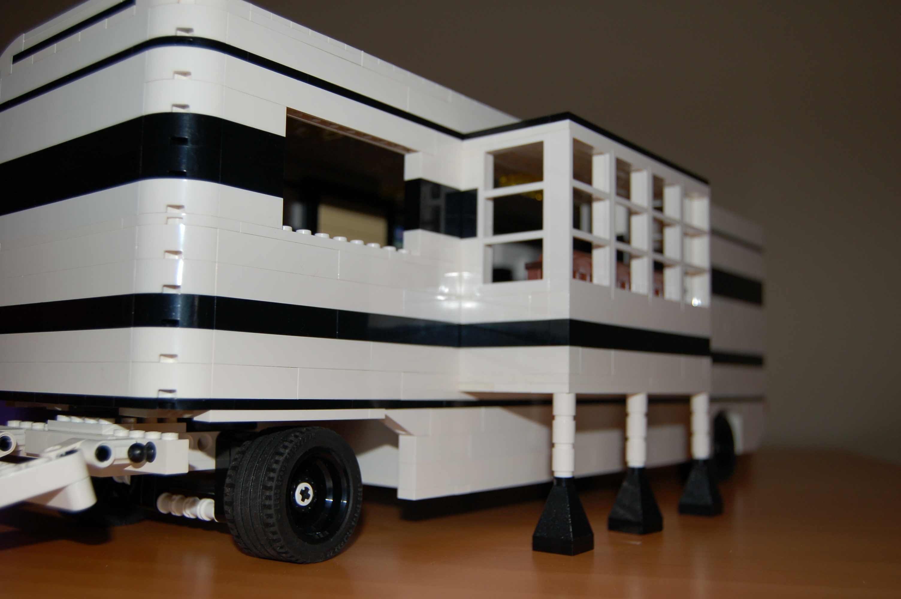 trailer_caravan_006.jpg