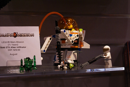 alien_infiltraitor_at_toy_fair_2008.jpg