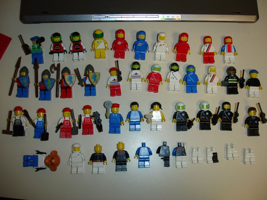 minifigs.jpg