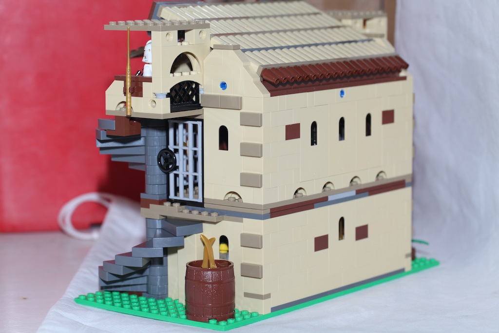 moc79004prison-02.jpg