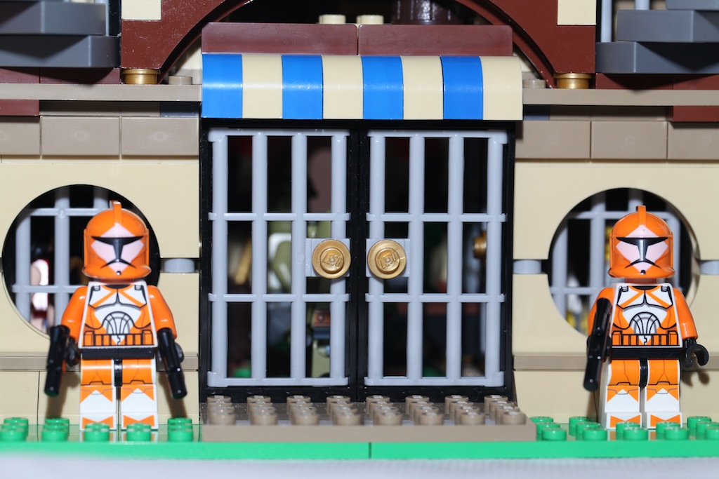moc79004prison-03.jpg