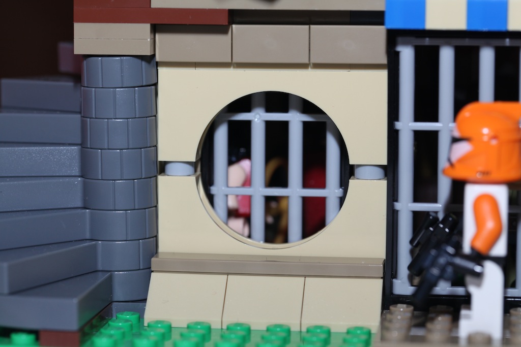 moc79004prison-04.jpg