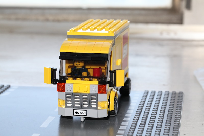 moc3221truck-01.jpg