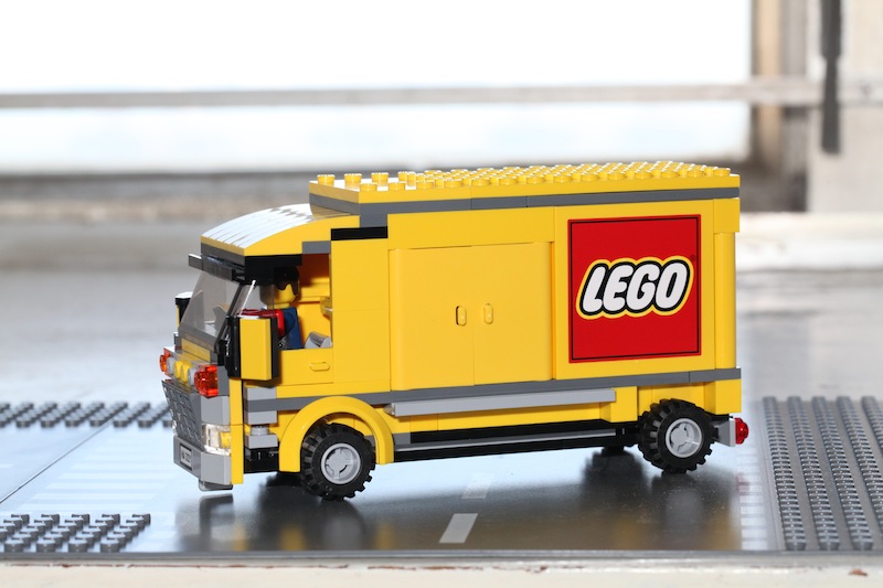 moc3221truck-02.jpg