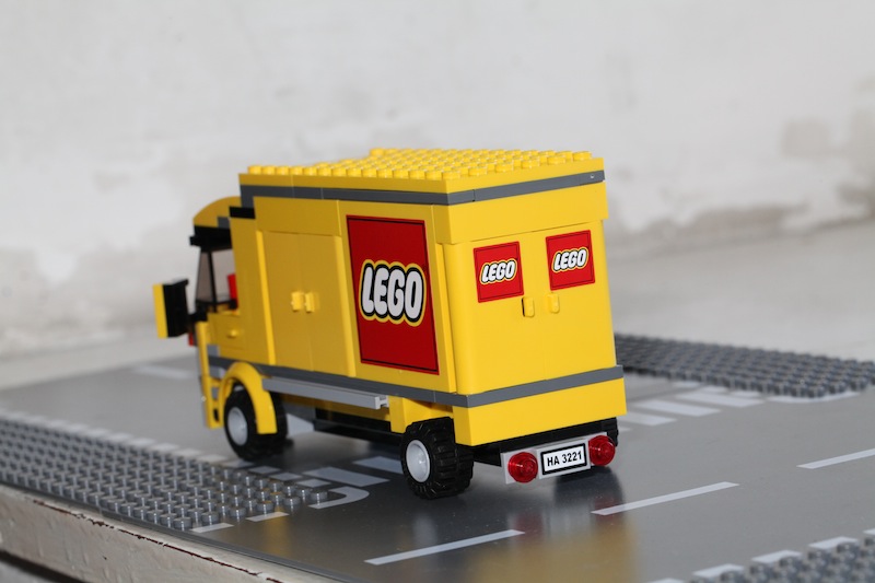 moc3221truck-03.jpg