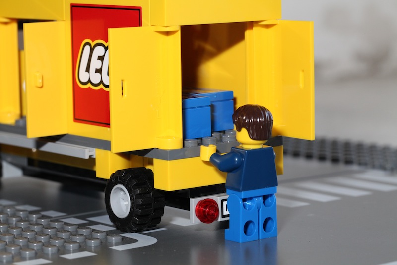 moc3221truck-05.jpg