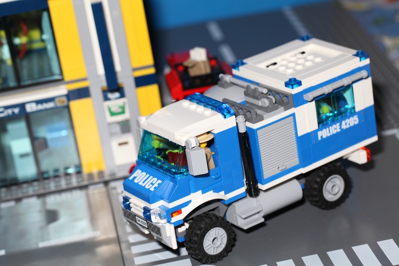 moc4205truck-02.jpg