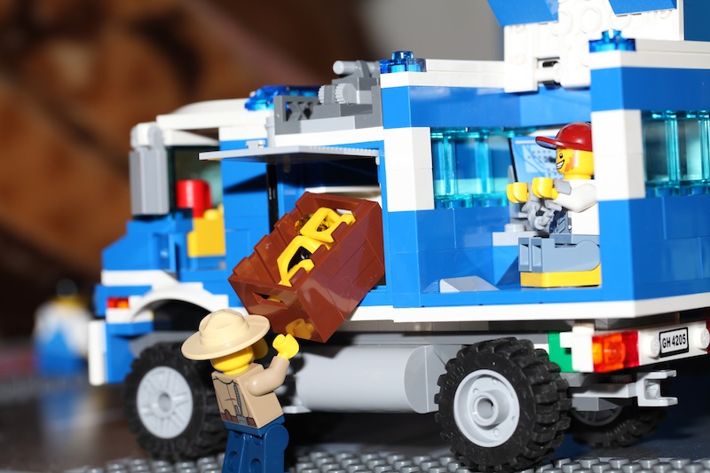moc4205truck-06.jpg