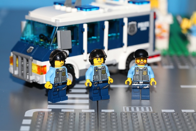 moc60008policevan-07.jpg