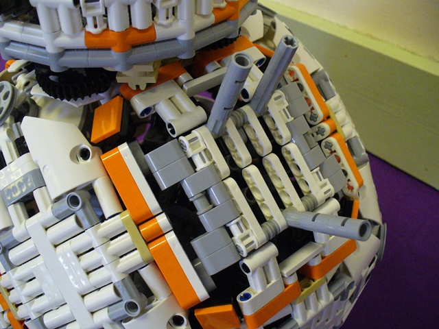 bb-8_droid_m_bellis_p10-08.jpg