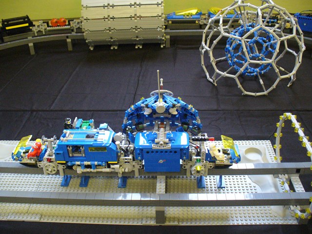 1_m_bellis_space_monorail_p02-01.jpg