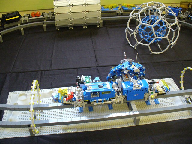 1_m_bellis_space_monorail_p02-02.jpg